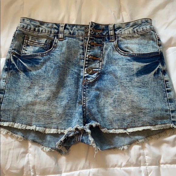 Light washed blue jean shorts - Picture 1 of 4
